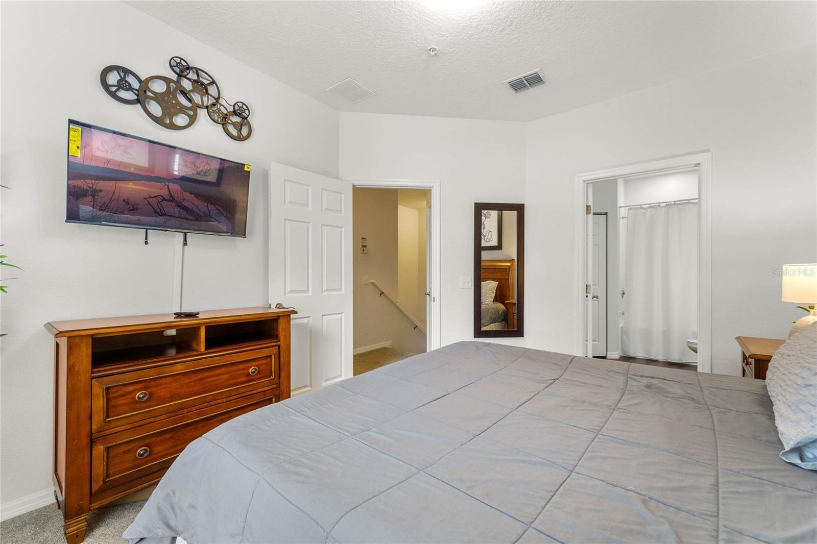 5370 DIPLOMAT CT #104