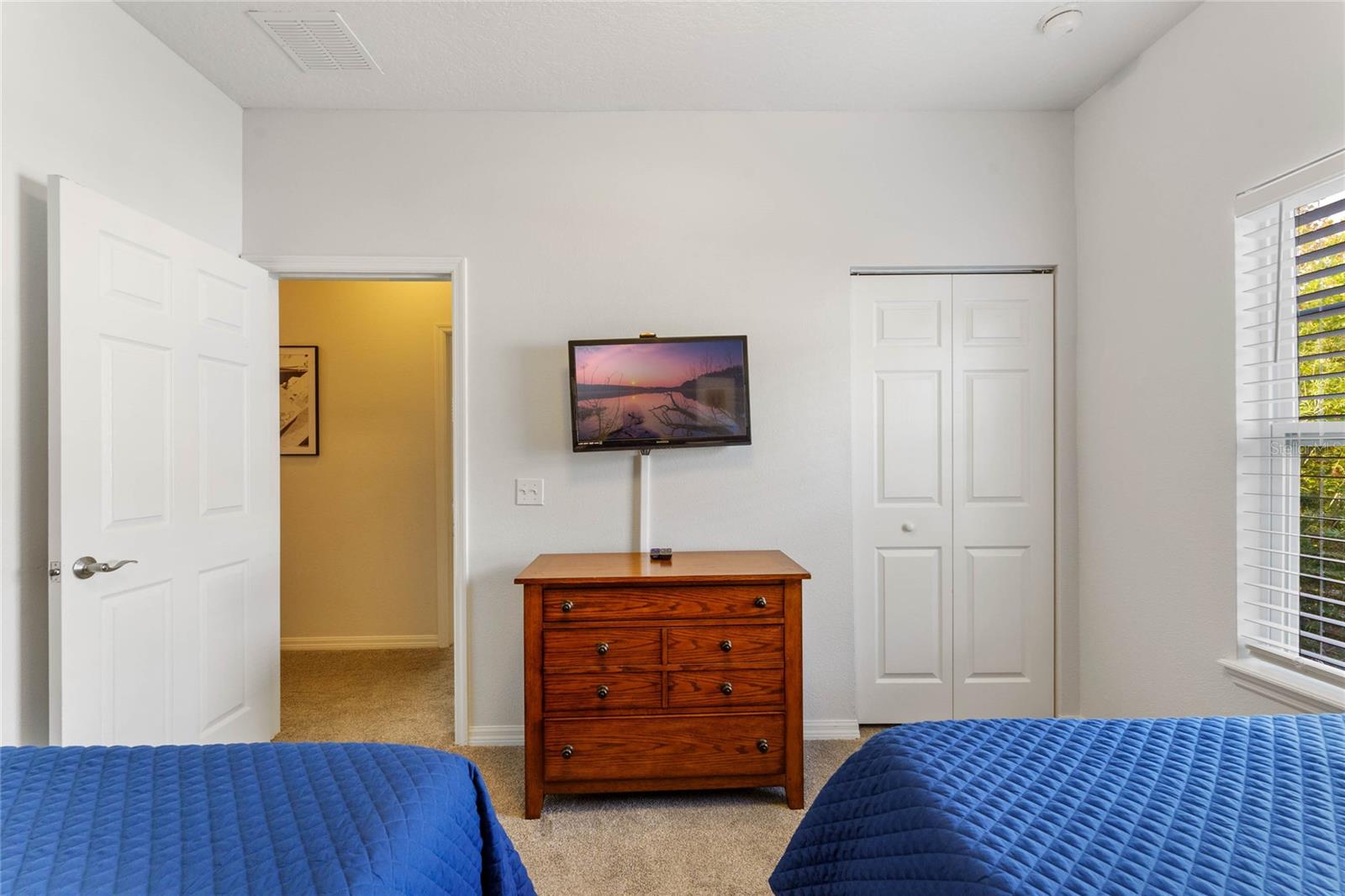 5370 DIPLOMAT CT #104
