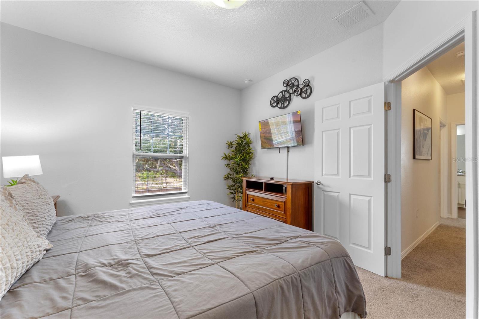 5370 DIPLOMAT CT #104