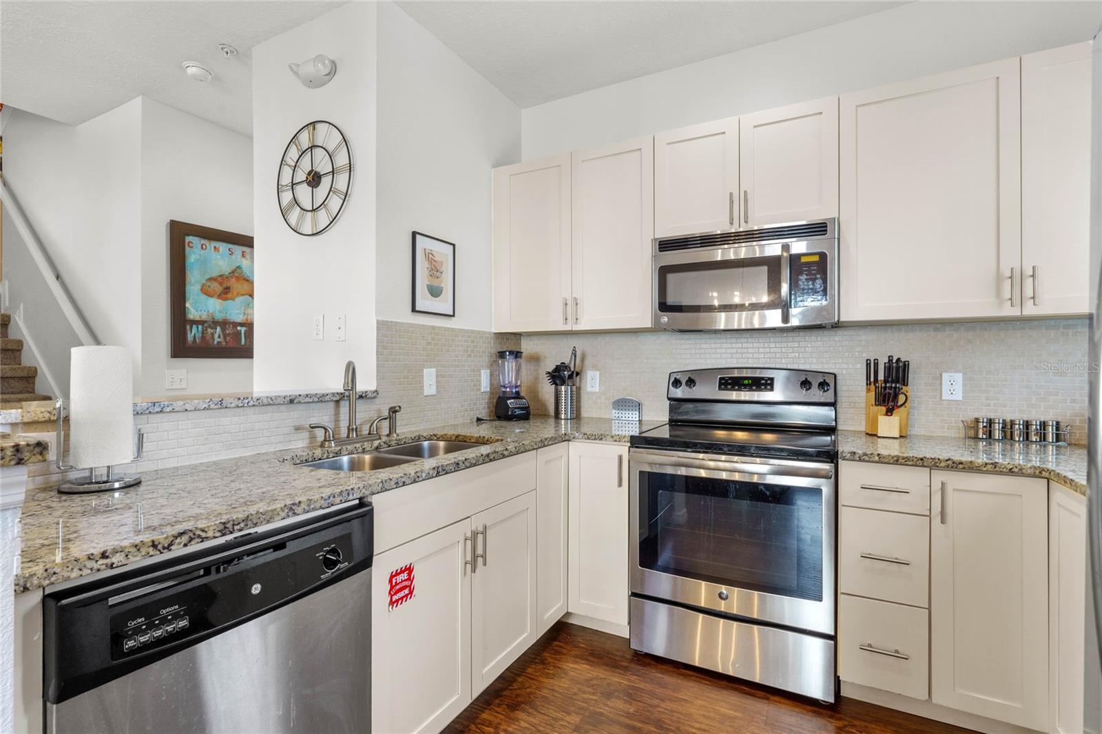 5370 DIPLOMAT CT #104
