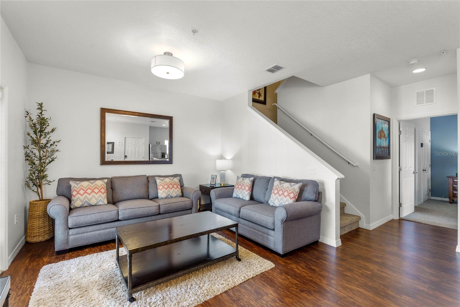 5370 DIPLOMAT CT #104