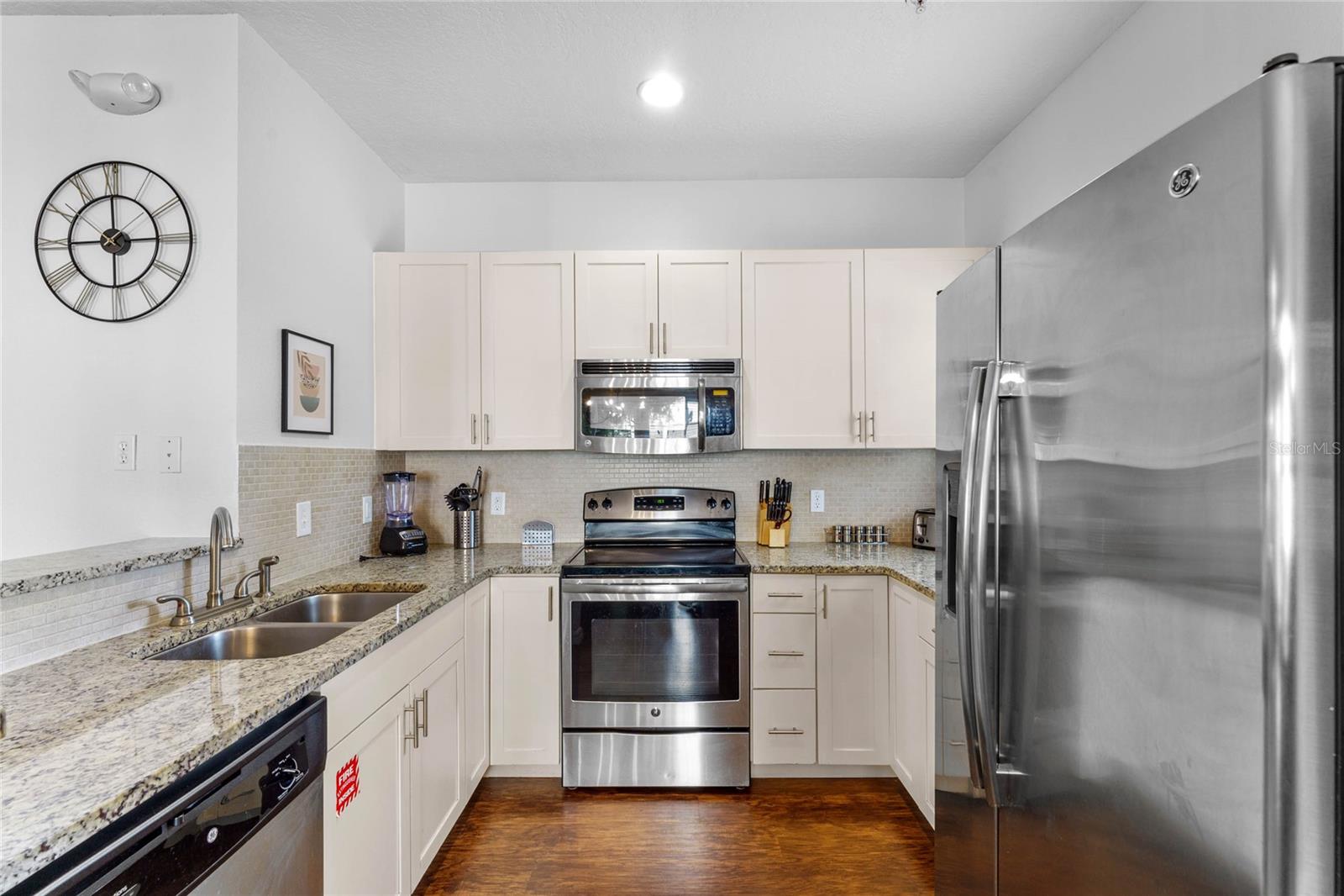 5370 DIPLOMAT CT #104