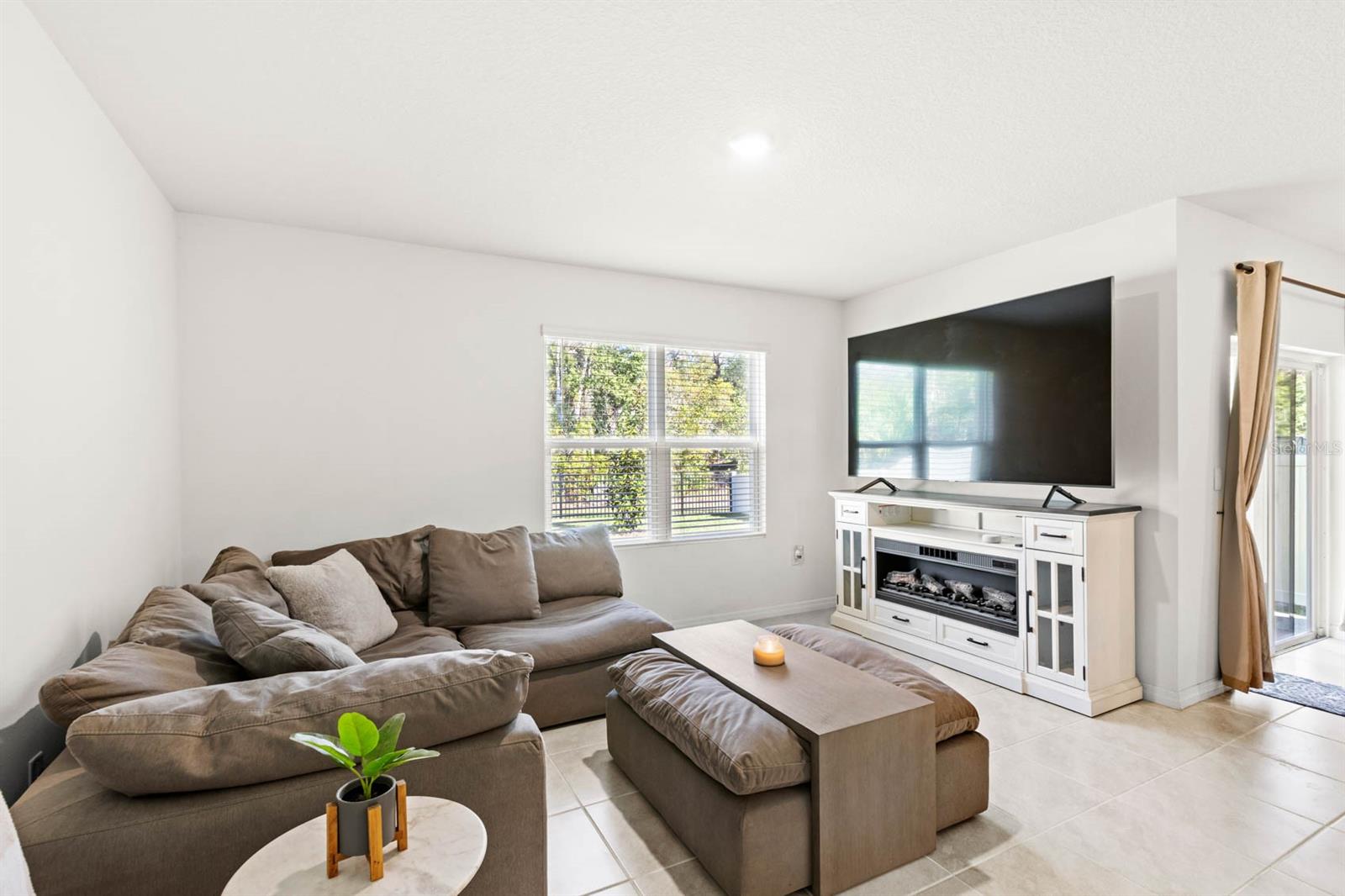 2216 GREENWOOD OAK DR