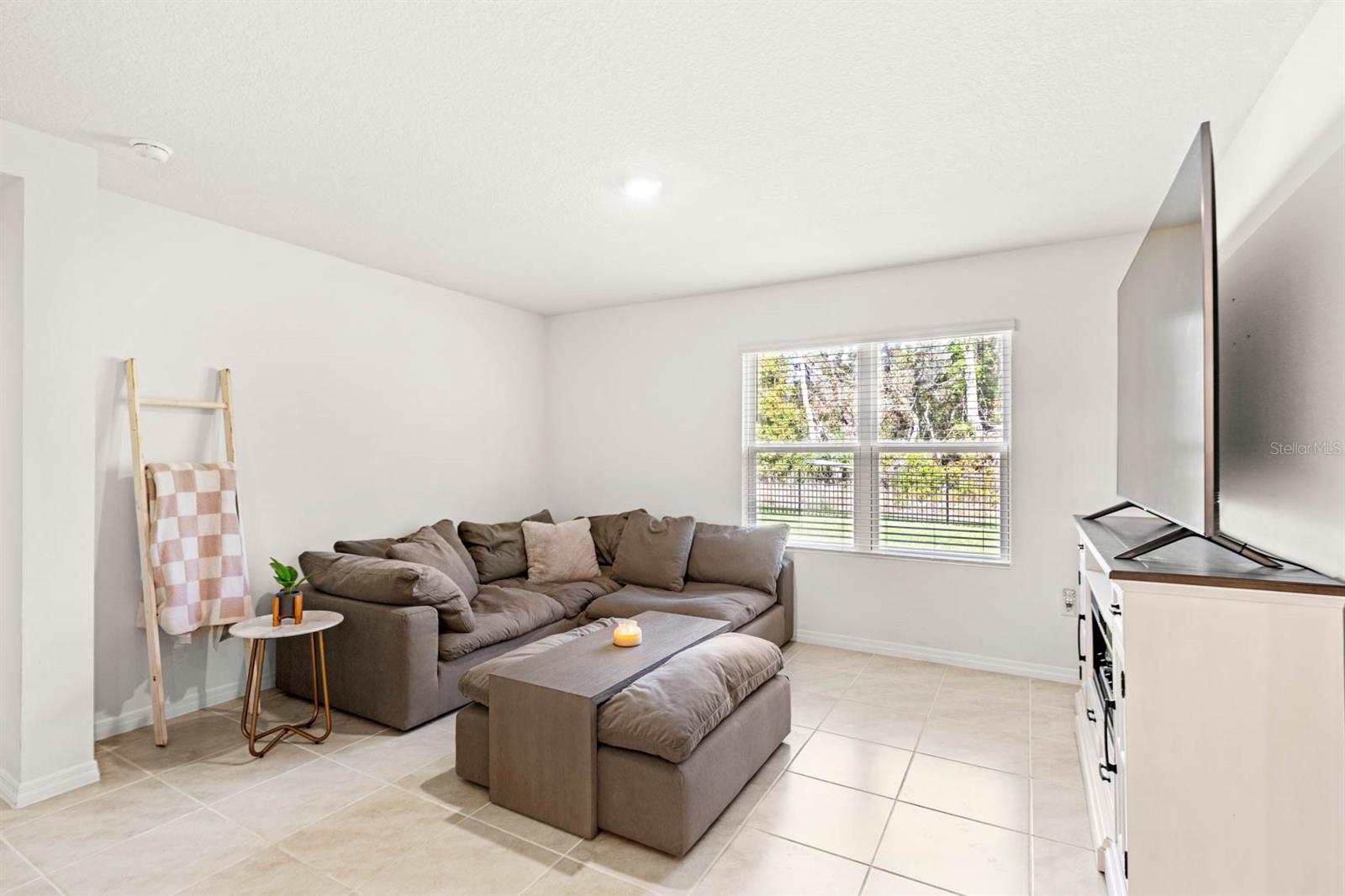 2216 GREENWOOD OAK DR