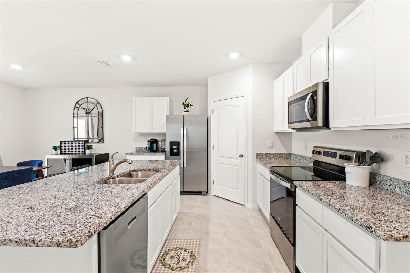 2216 GREENWOOD OAK DR
