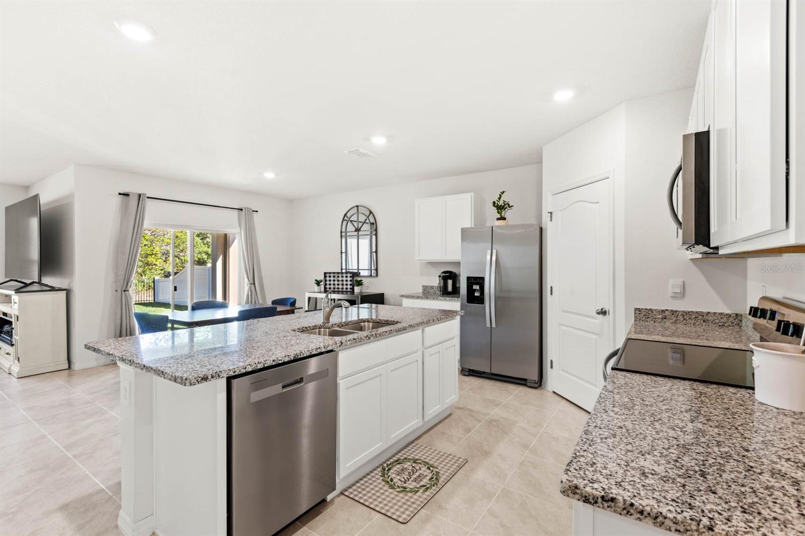 2216 GREENWOOD OAK DR