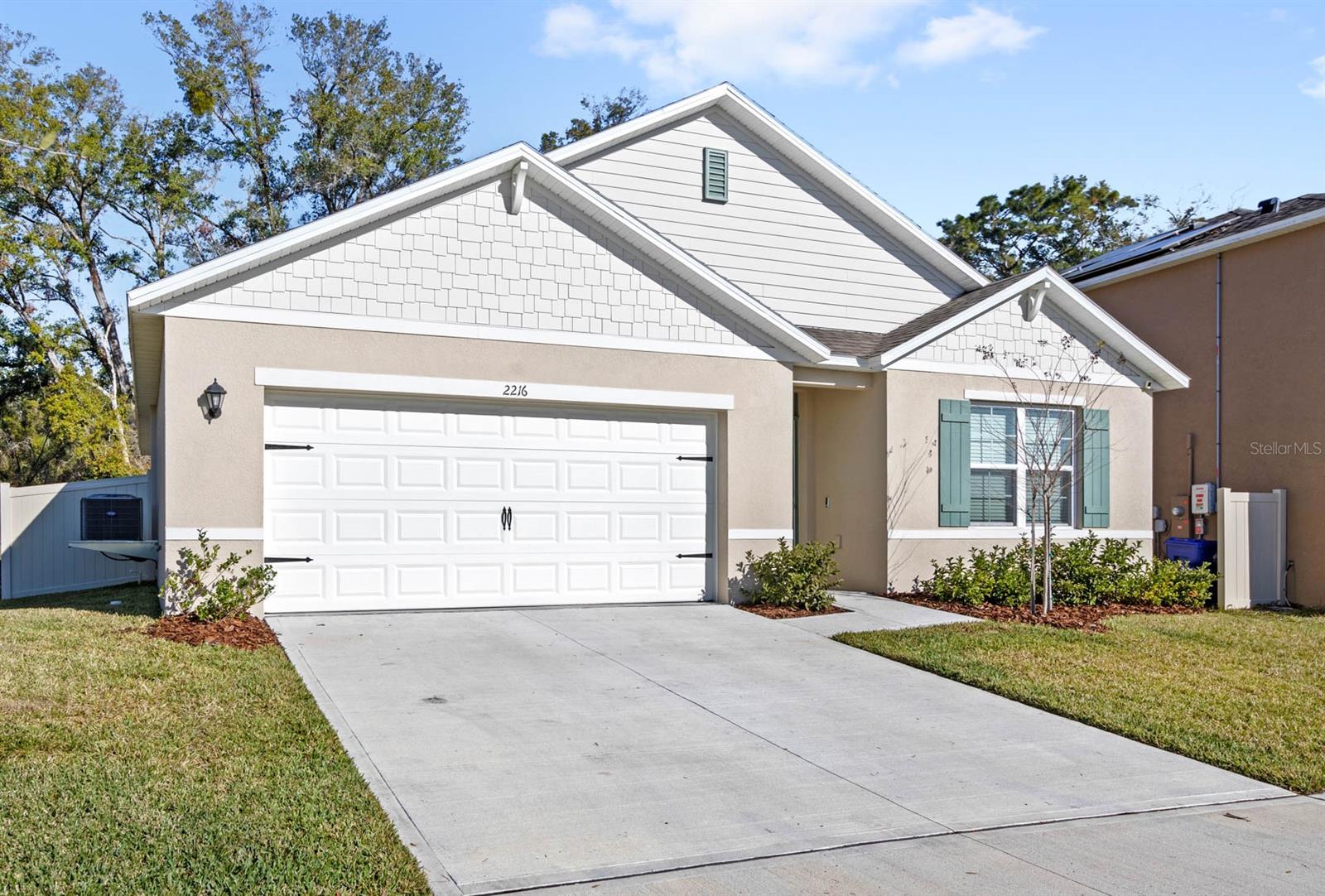 2216 GREENWOOD OAK DR
