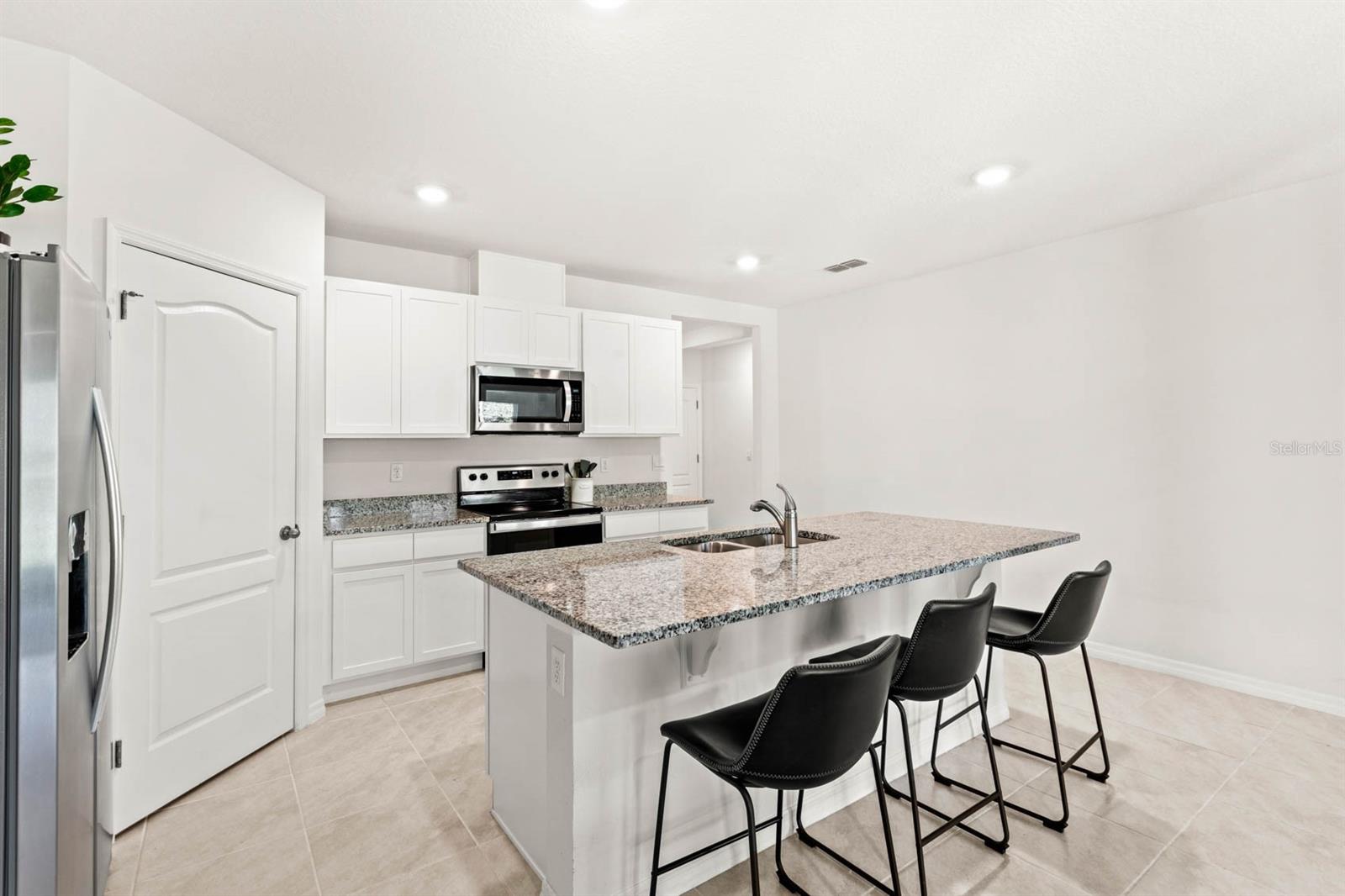 2216 GREENWOOD OAK DR