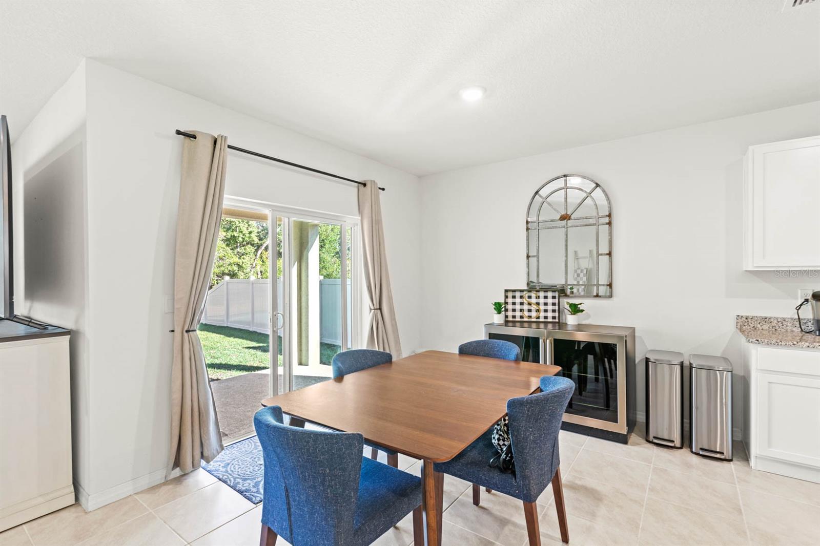 2216 GREENWOOD OAK DR