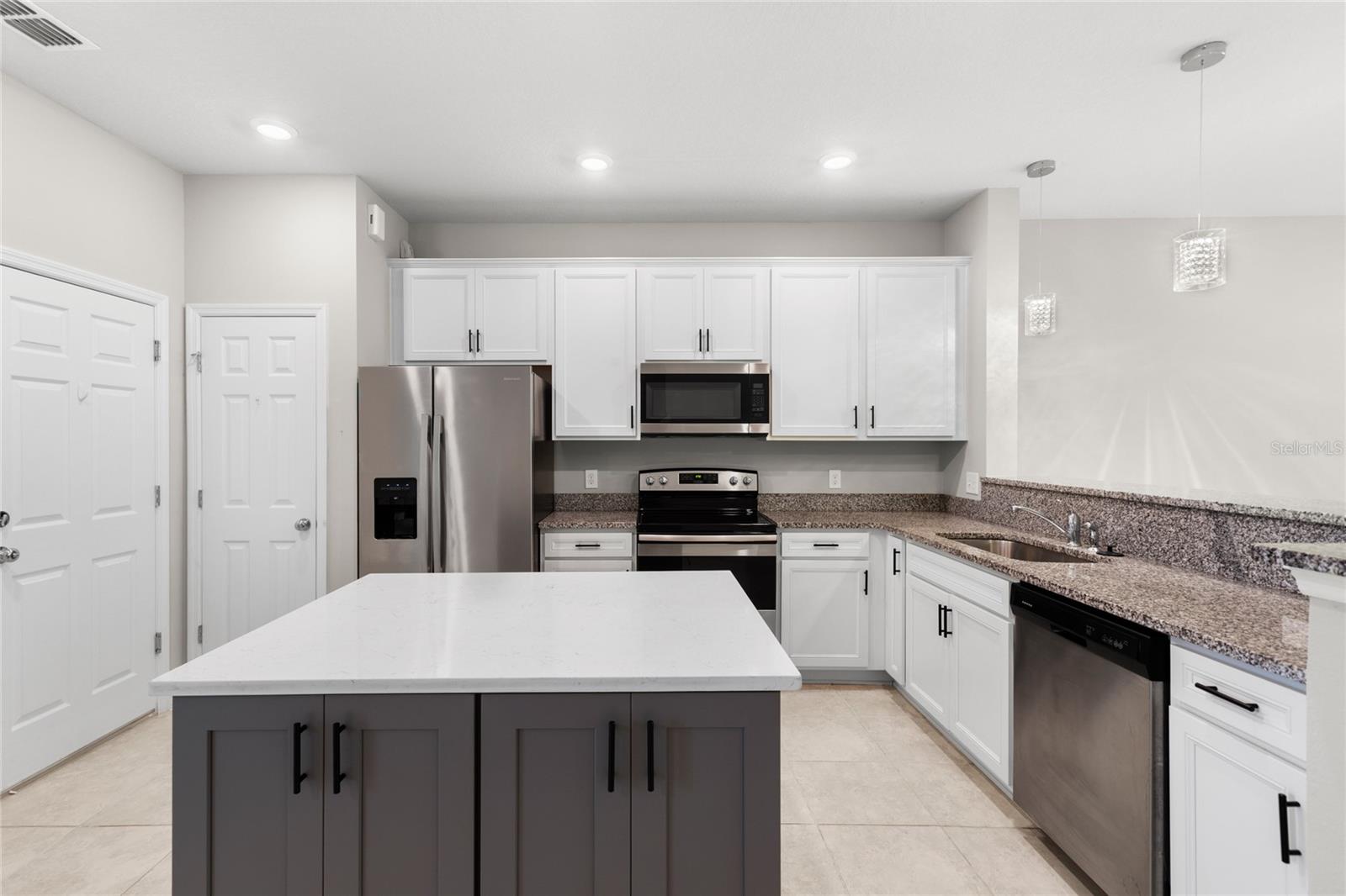 3653 PLAINVIEW DR