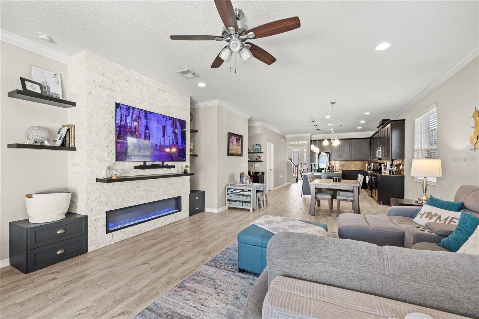 8007 NAVEL ORANGE LN