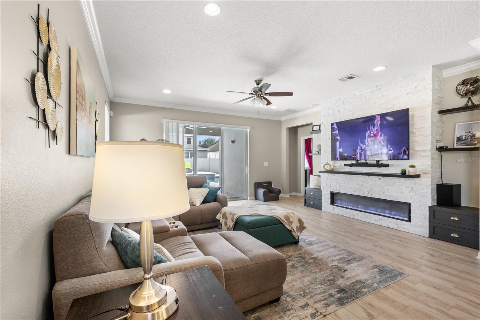 8007 NAVEL ORANGE LN