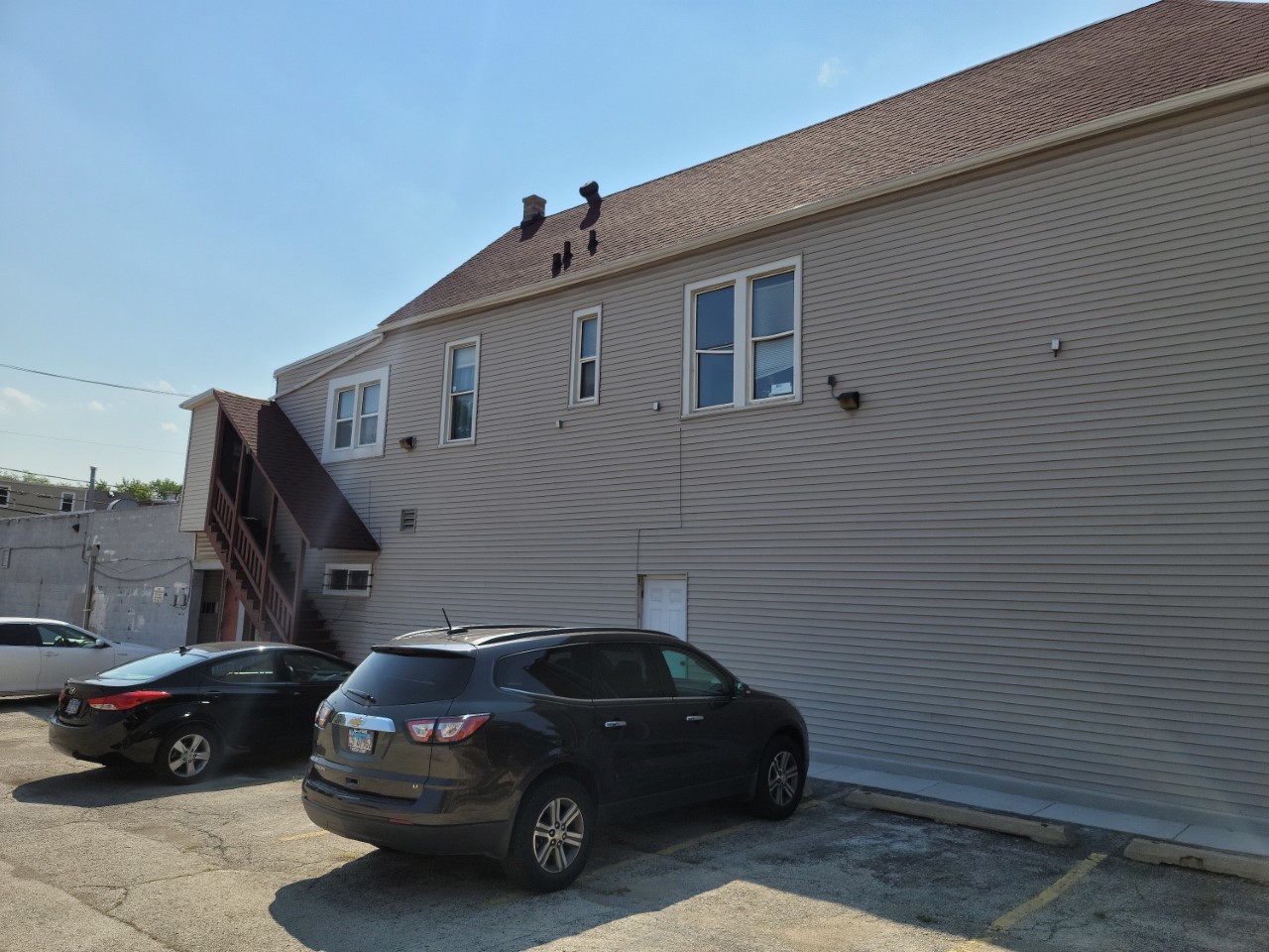 3265 W Armitage Avenue