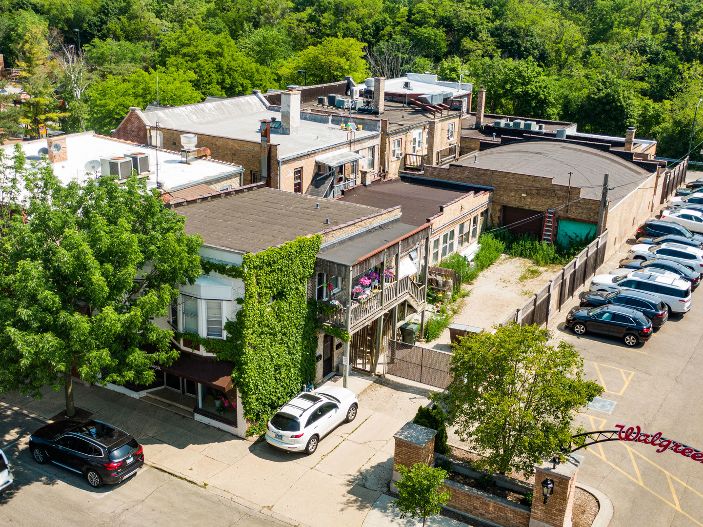 933 Green Bay Road