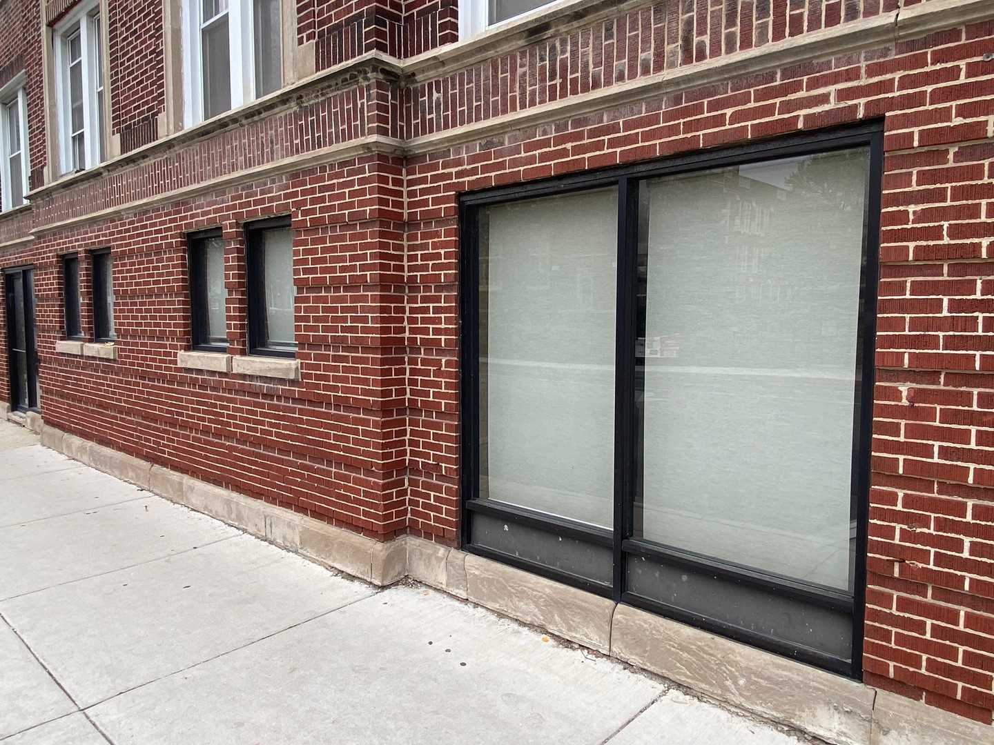 2000 W FOSTER Avenue