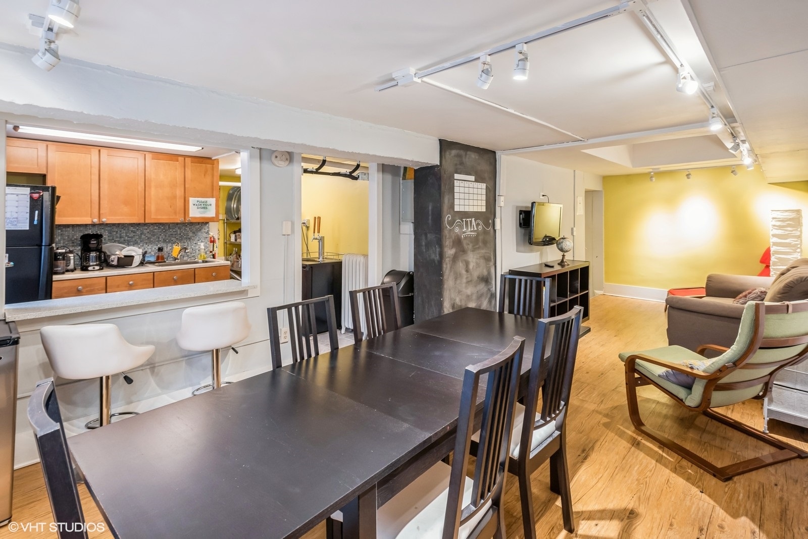 916 W Diversey Parkway