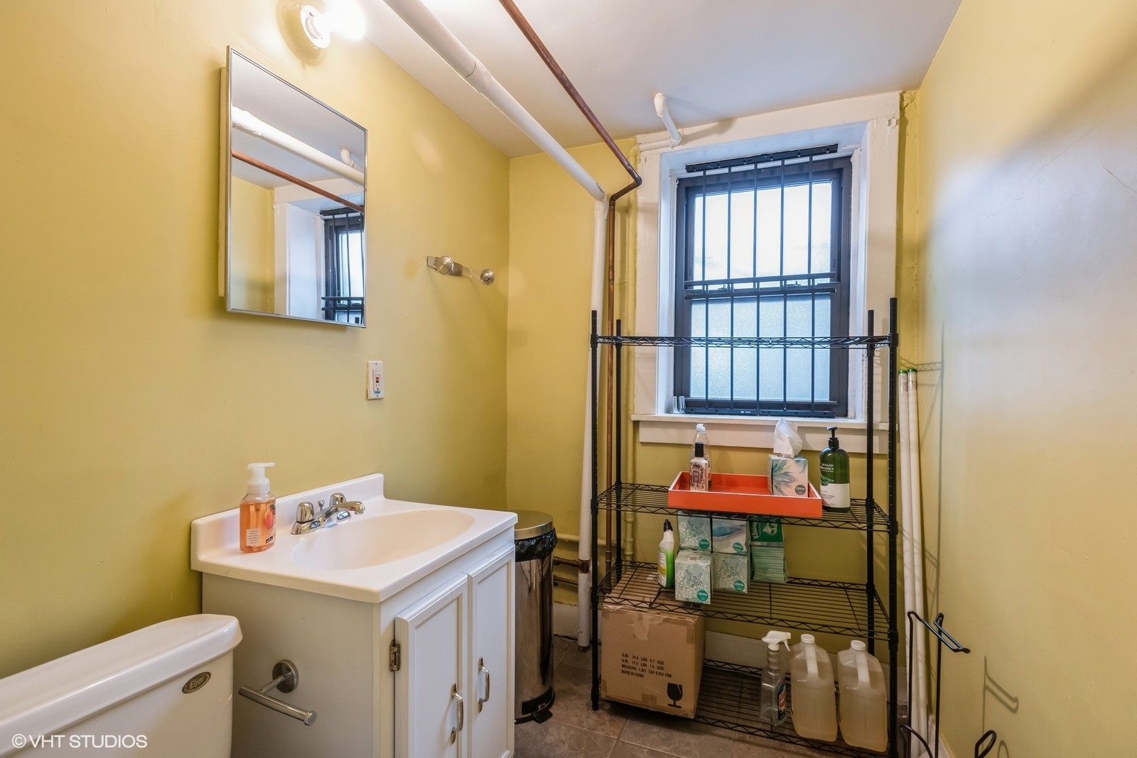 916 W Diversey Parkway