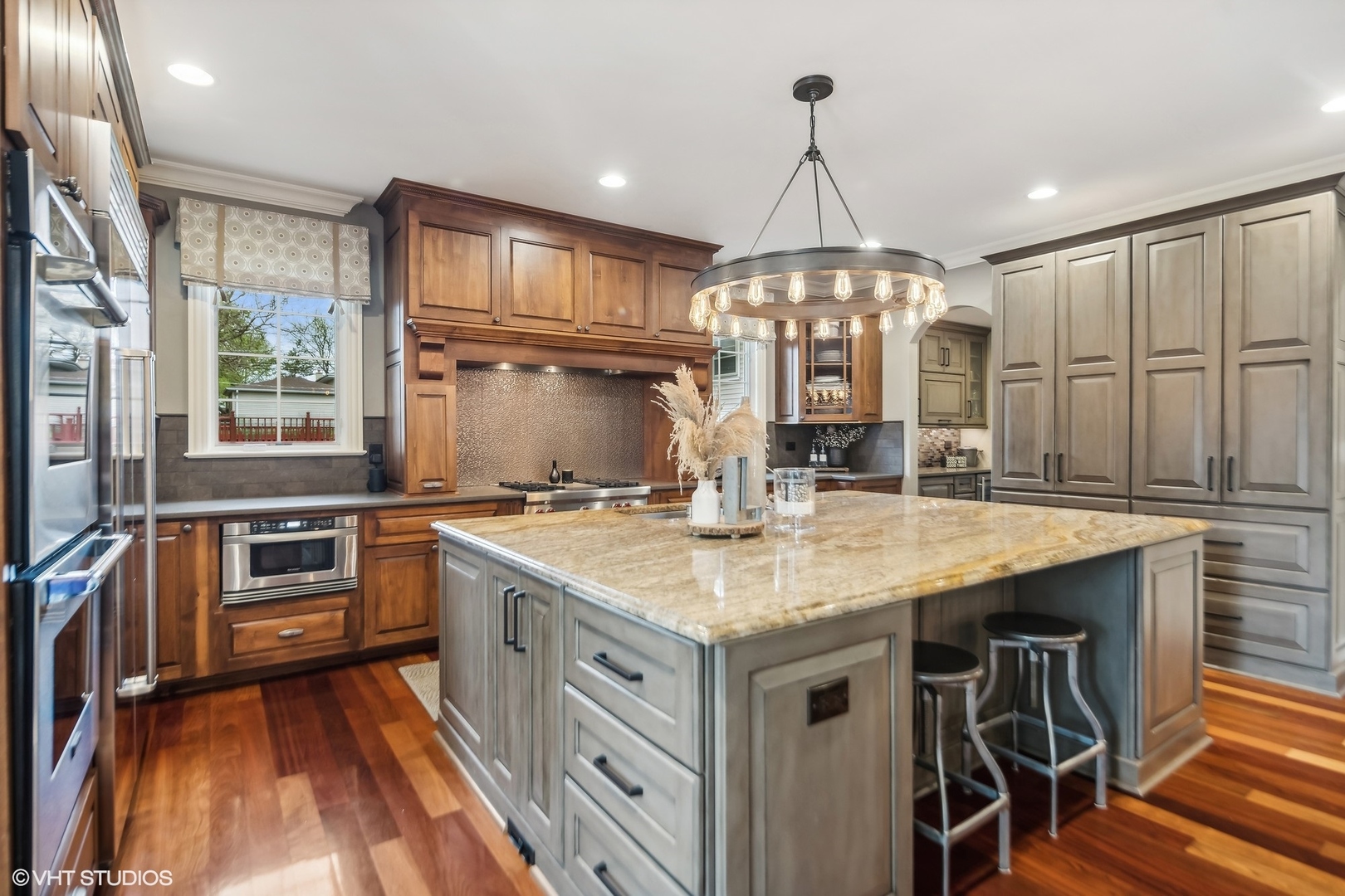 545 W ARMITAGE Avenue
