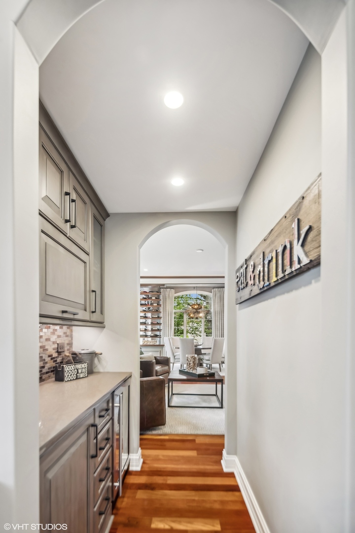 545 W ARMITAGE Avenue