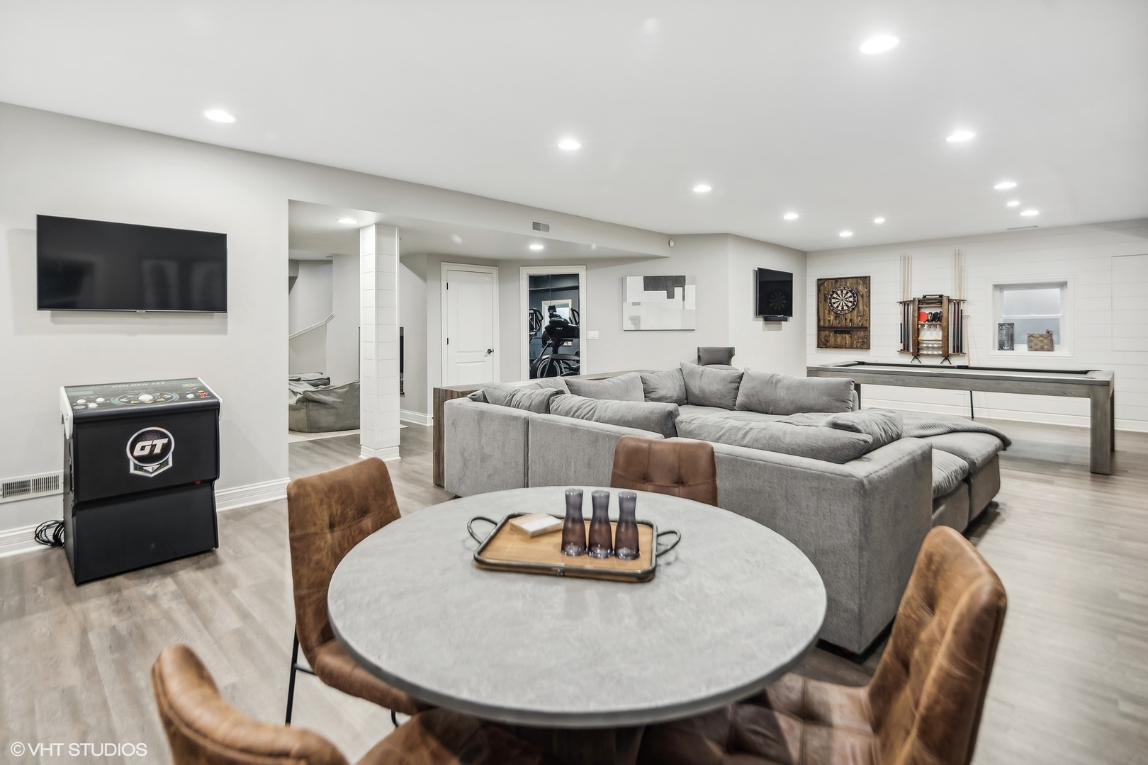 545 W ARMITAGE Avenue