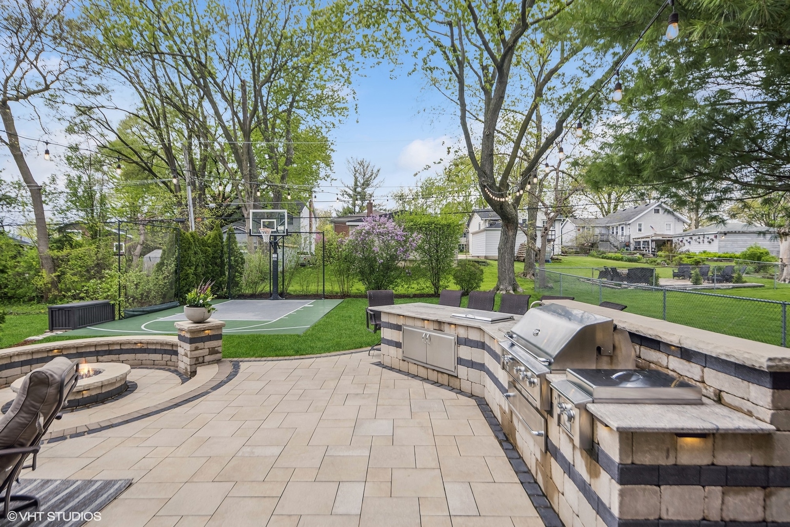 545 W ARMITAGE Avenue