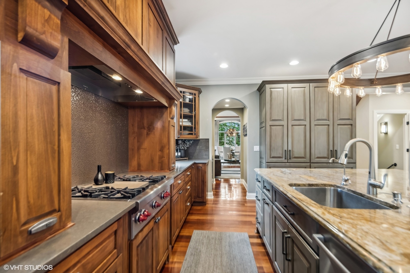545 W ARMITAGE Avenue