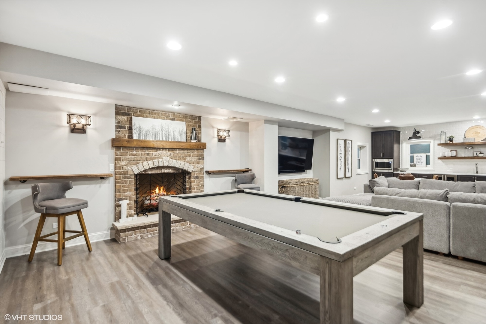 545 W ARMITAGE Avenue