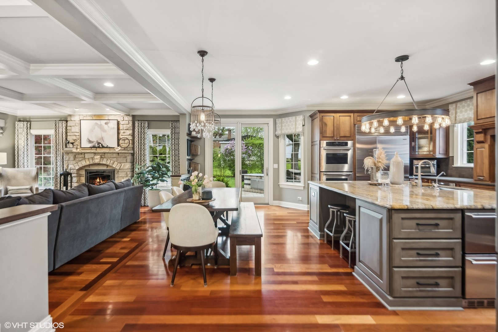 545 W ARMITAGE Avenue