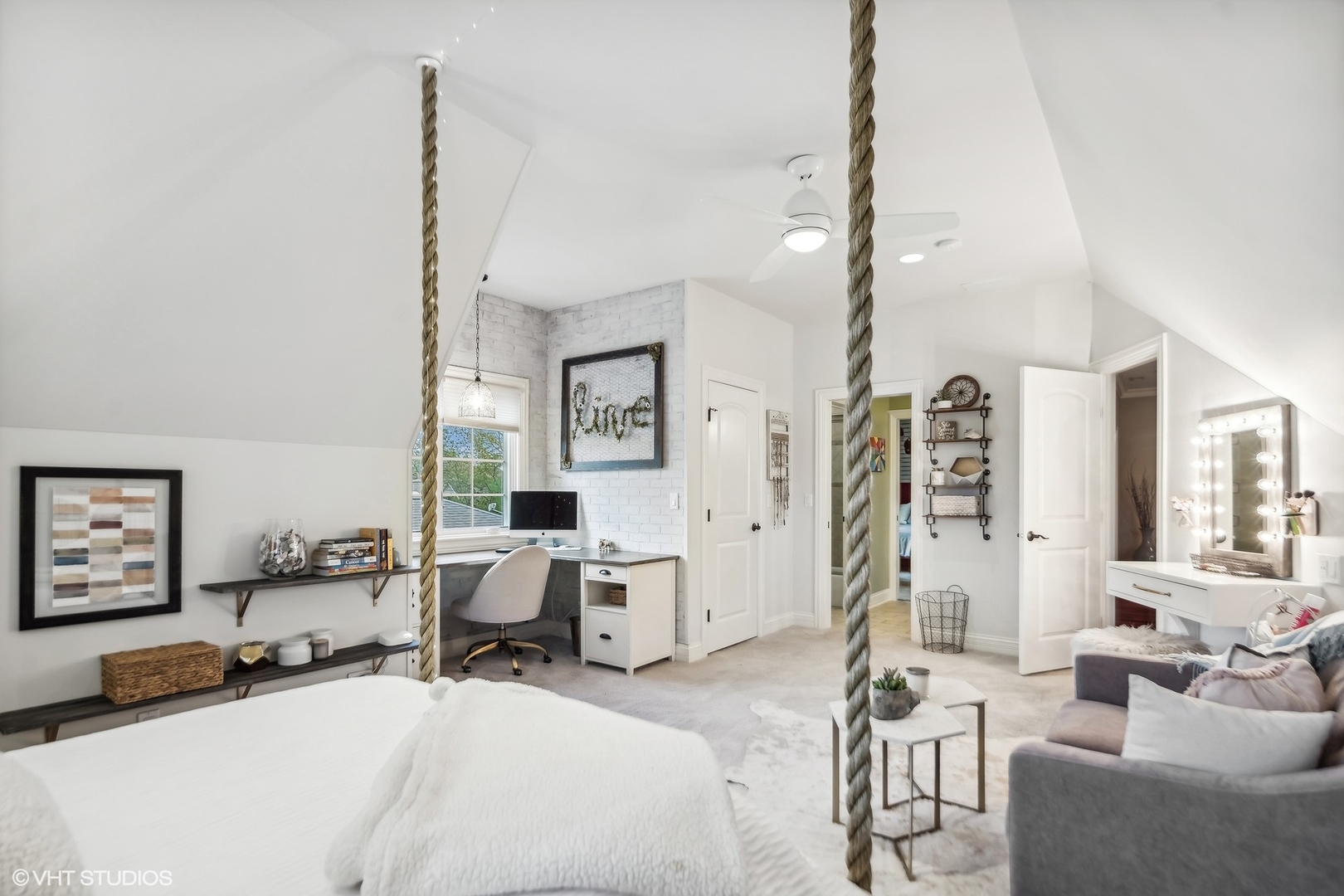 545 W ARMITAGE Avenue