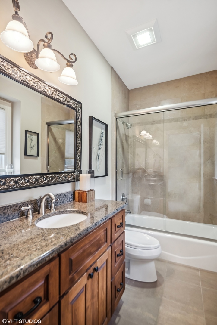 545 W ARMITAGE Avenue