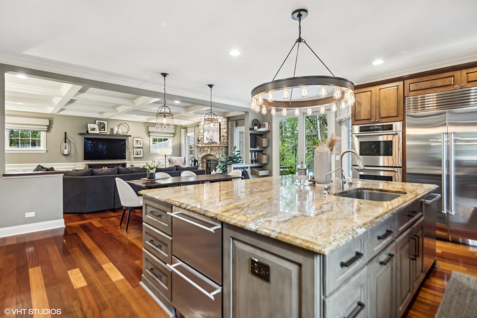 545 W ARMITAGE Avenue