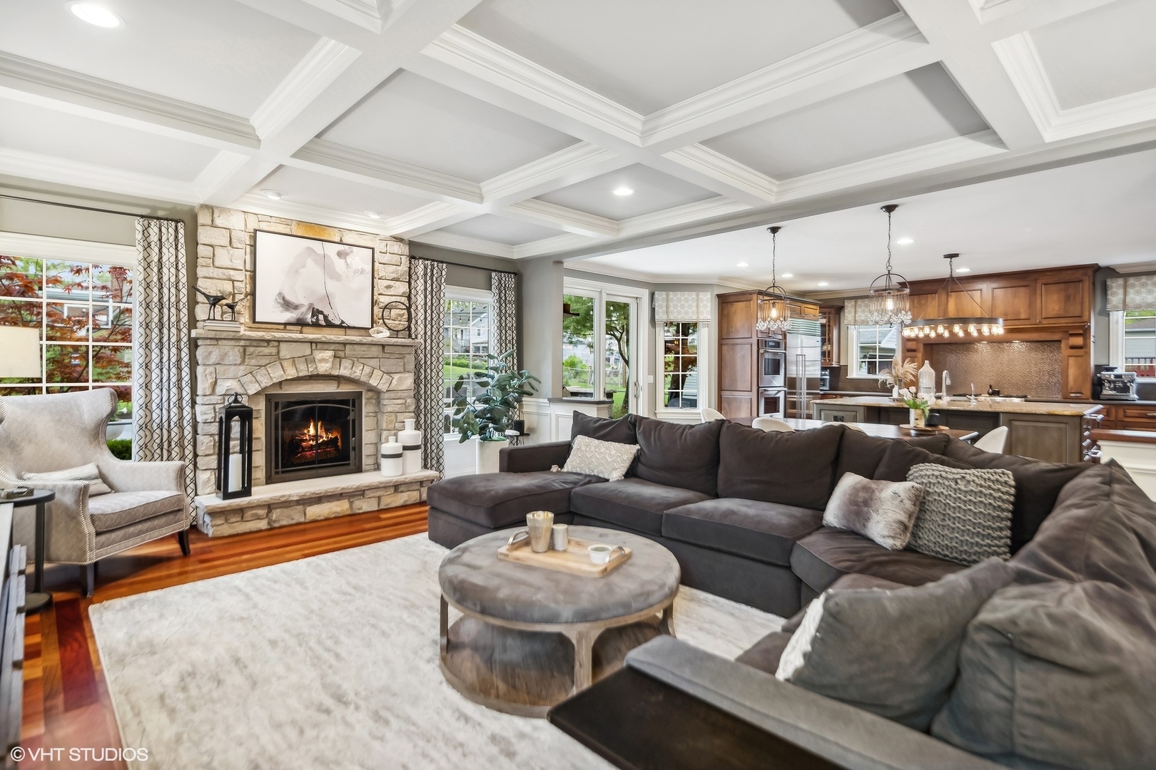 545 W ARMITAGE Avenue