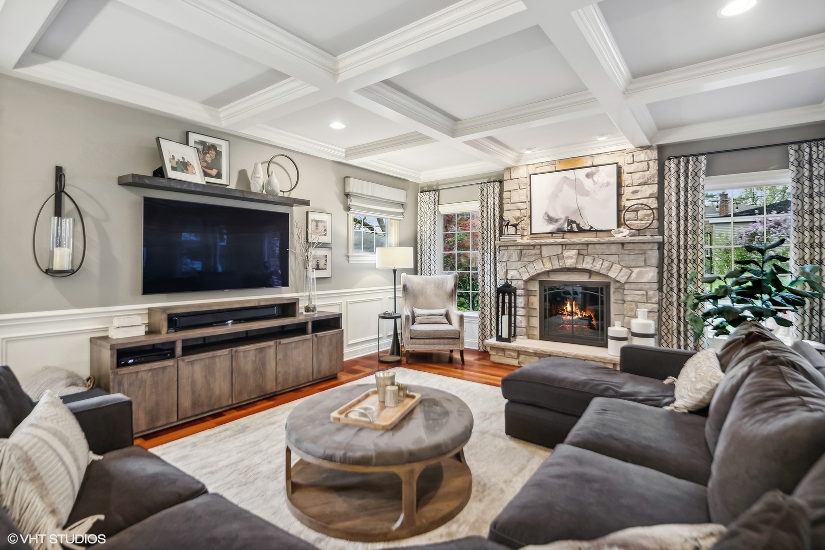 545 W ARMITAGE Avenue