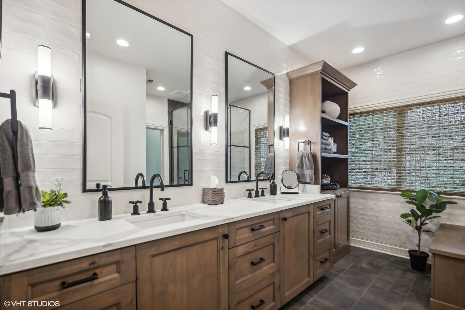 545 W ARMITAGE Avenue