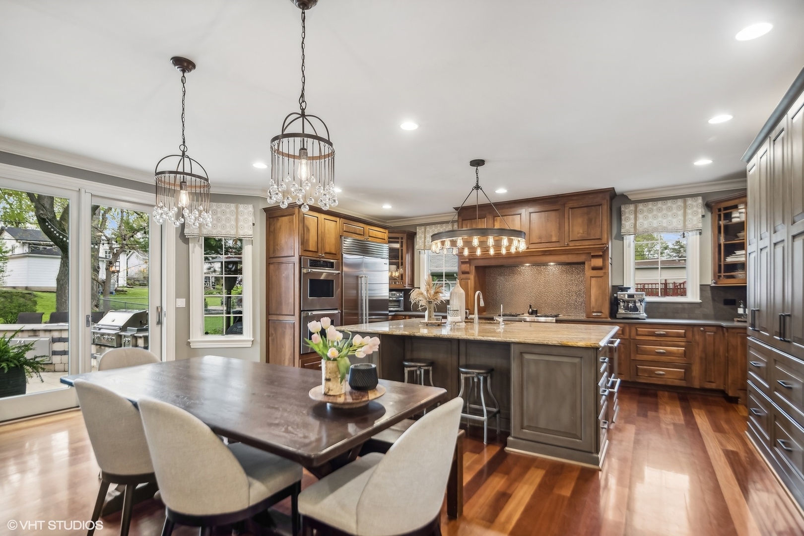 545 W ARMITAGE Avenue