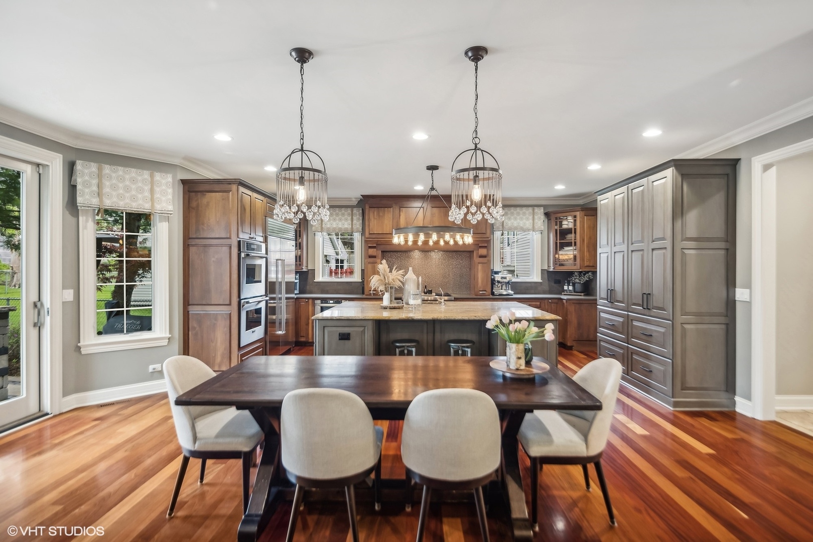 545 W ARMITAGE Avenue