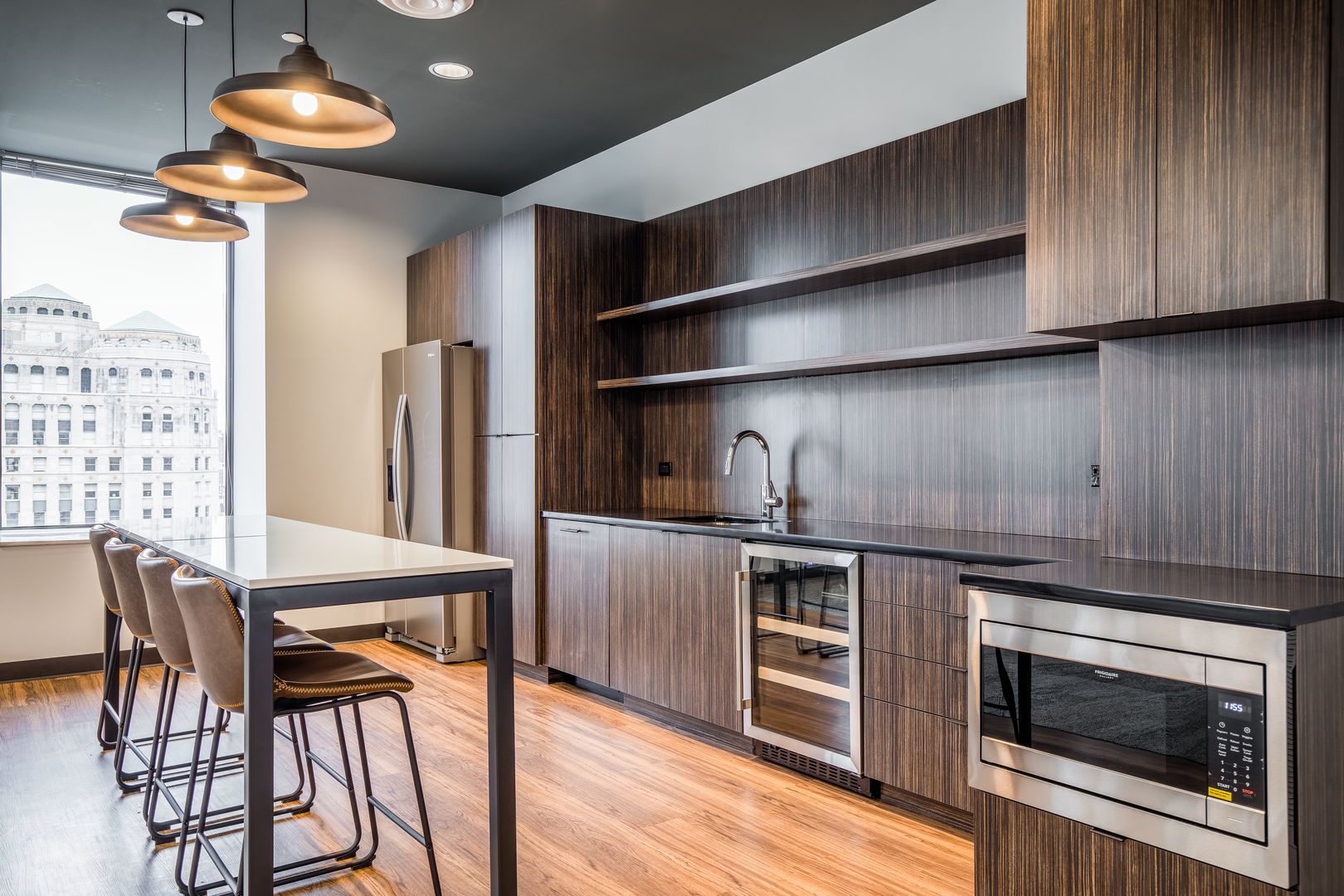 211 W Wacker Drive Unit: 100