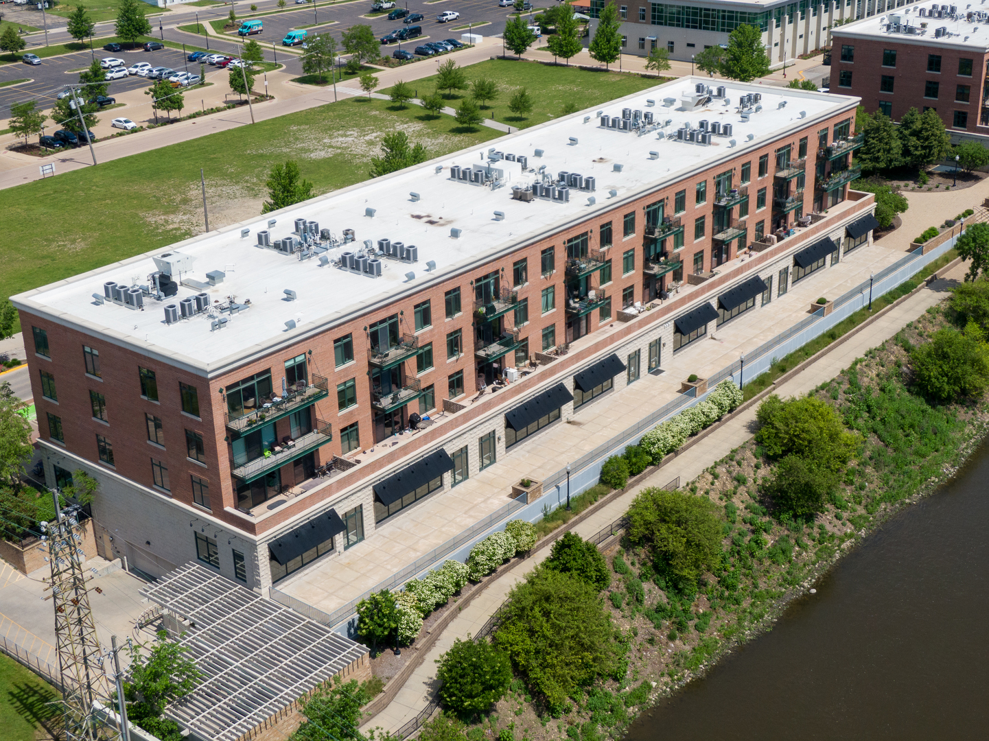 160 S River Street Unit: 112
