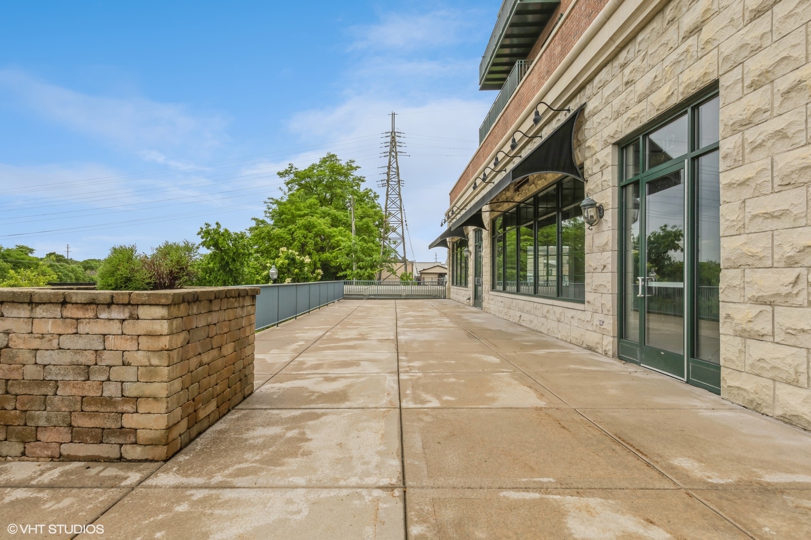 160 S River Street Unit: 112
