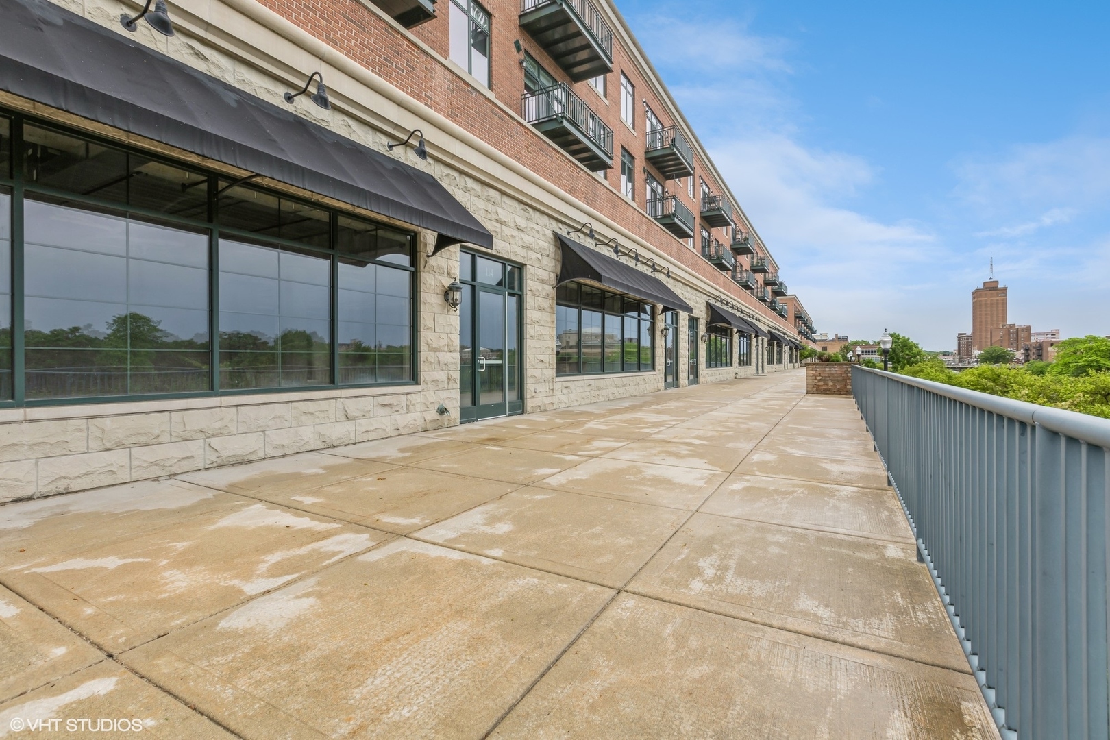 160 S River Street Unit: 112
