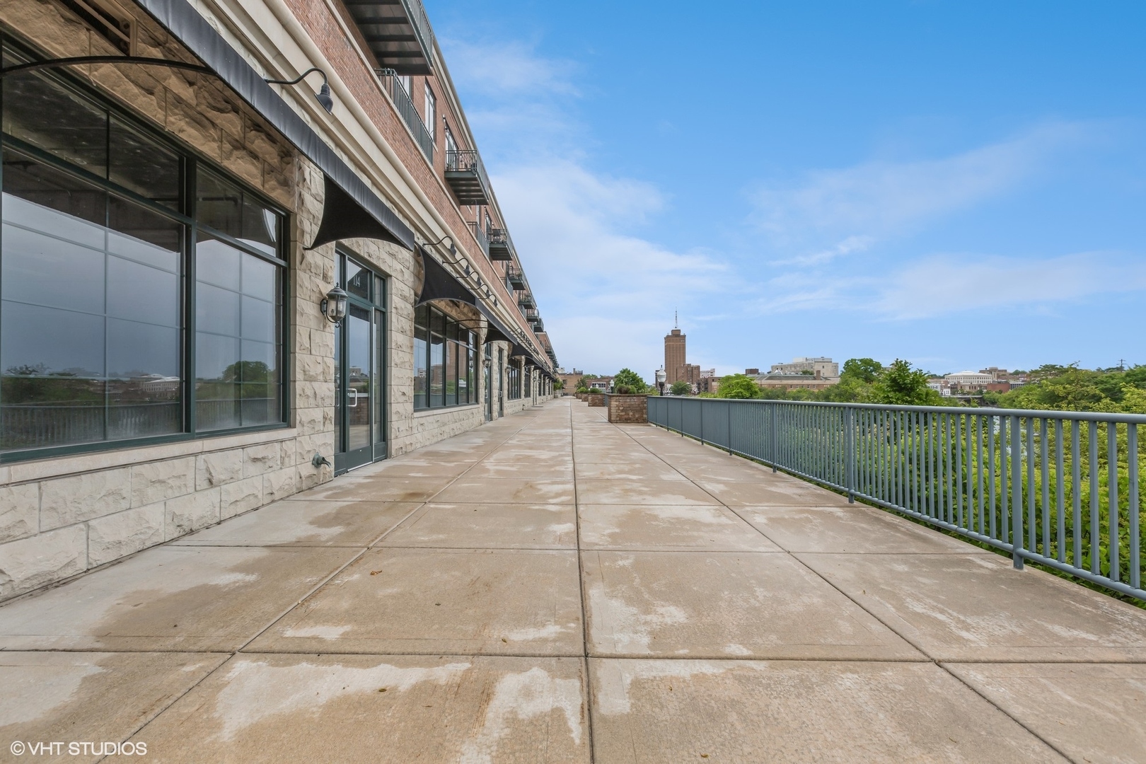 160 S River Street Unit: 112