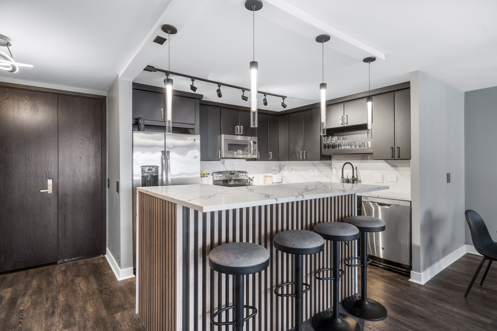 360 E Randolph Street Unit: 707