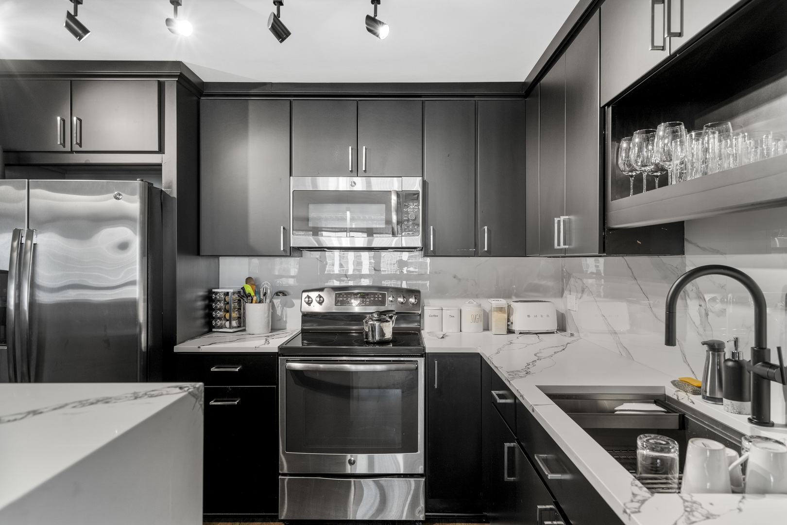 360 E Randolph Street Unit: 707