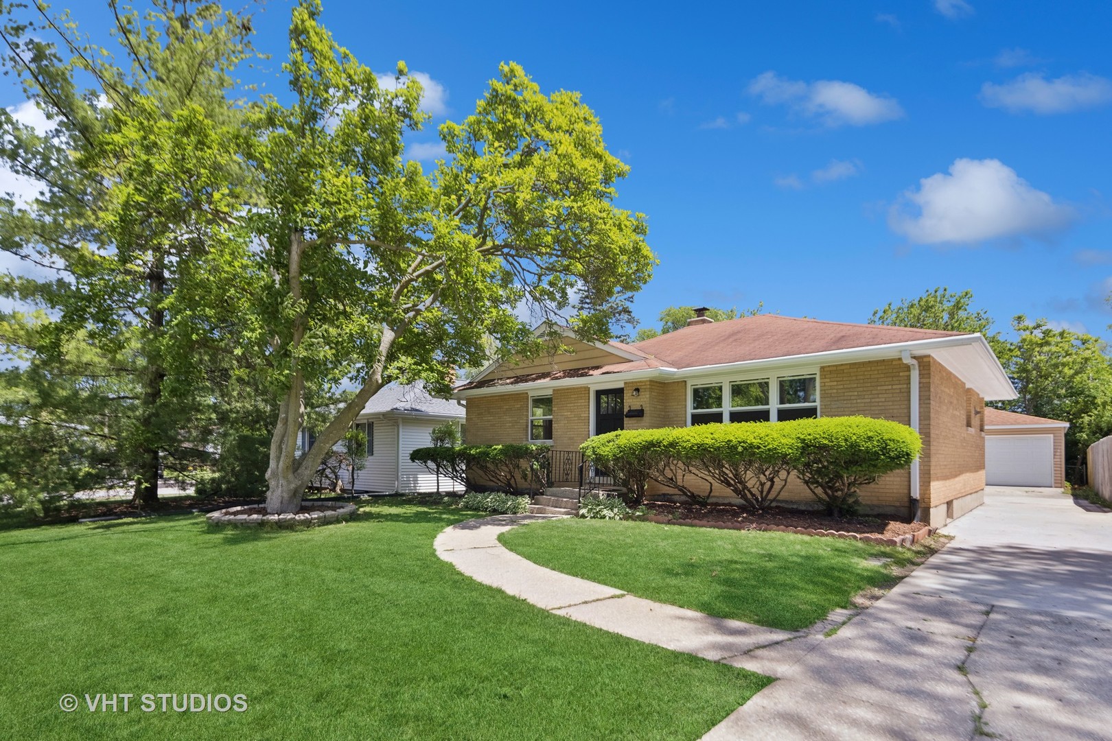 105 S Lewis Avenue