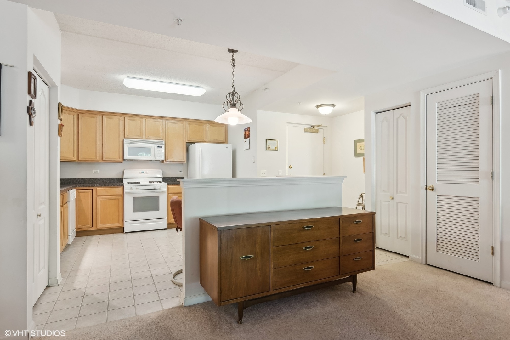 111 N Larch Avenue Unit: 208