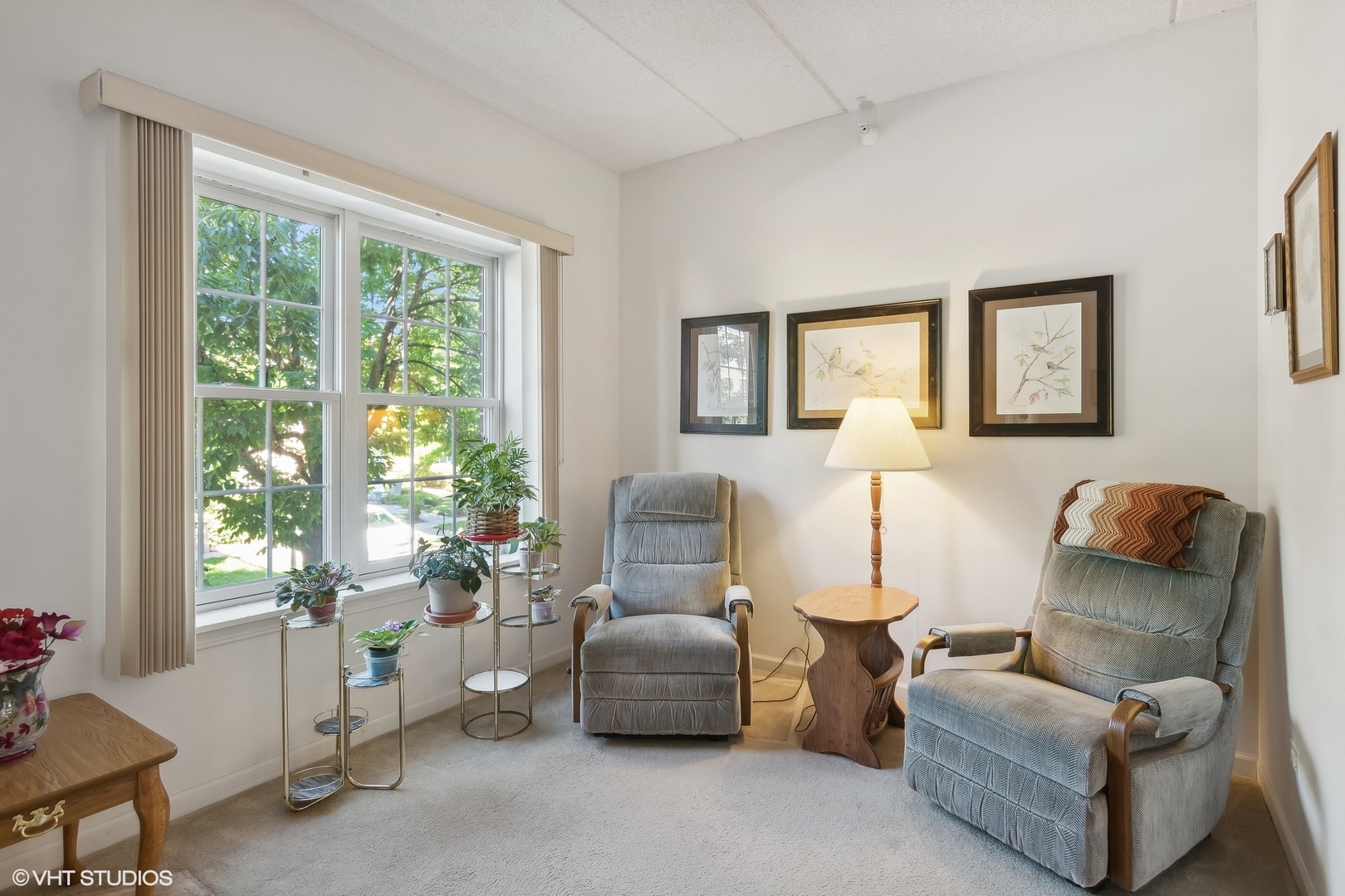 111 N Larch Avenue Unit: 208