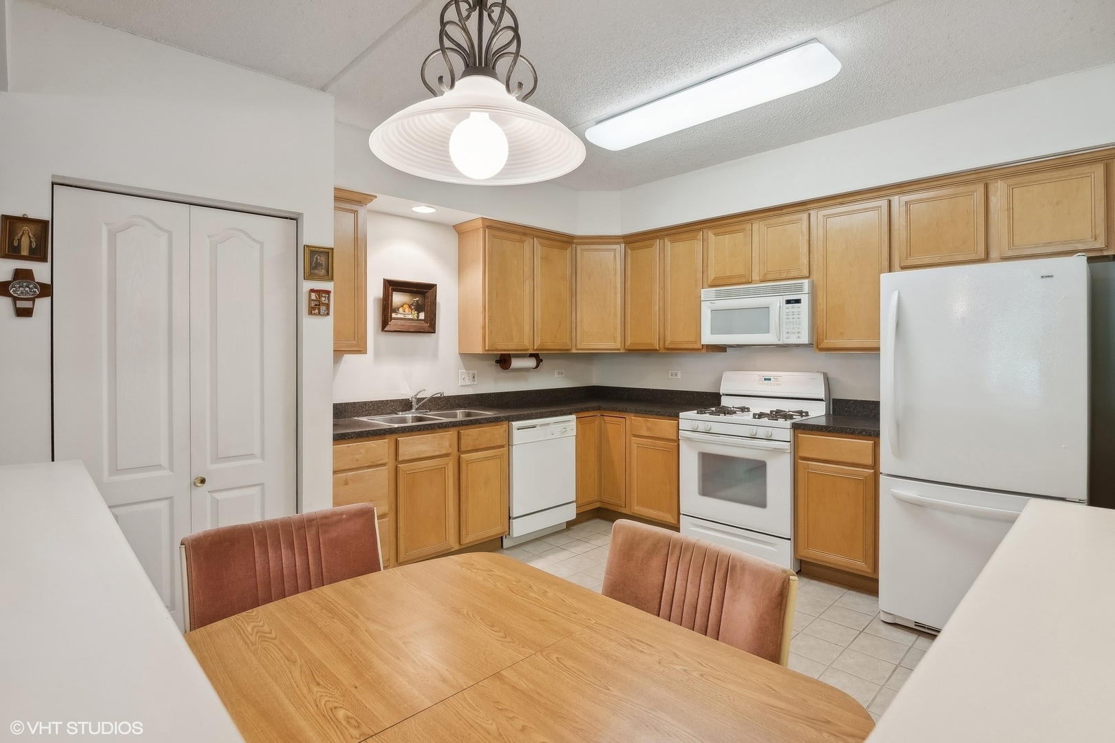 111 N Larch Avenue Unit: 208