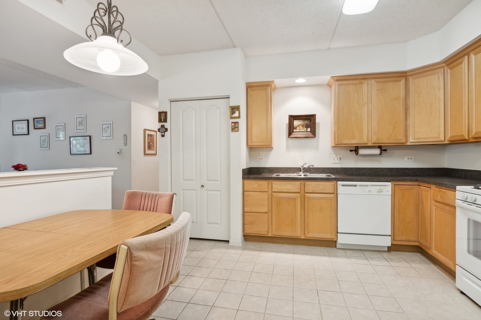111 N Larch Avenue Unit: 208