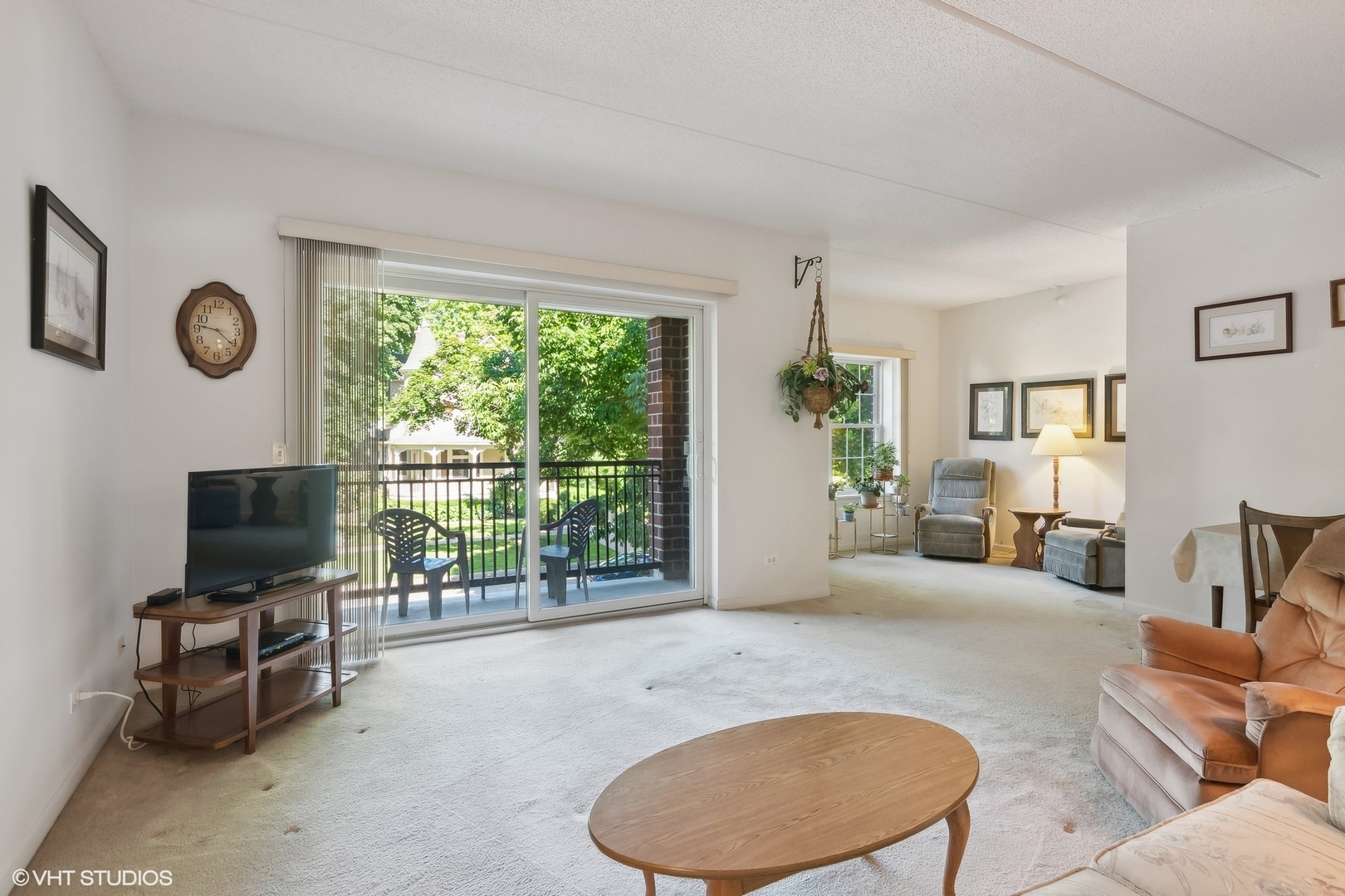111 N Larch Avenue Unit: 208