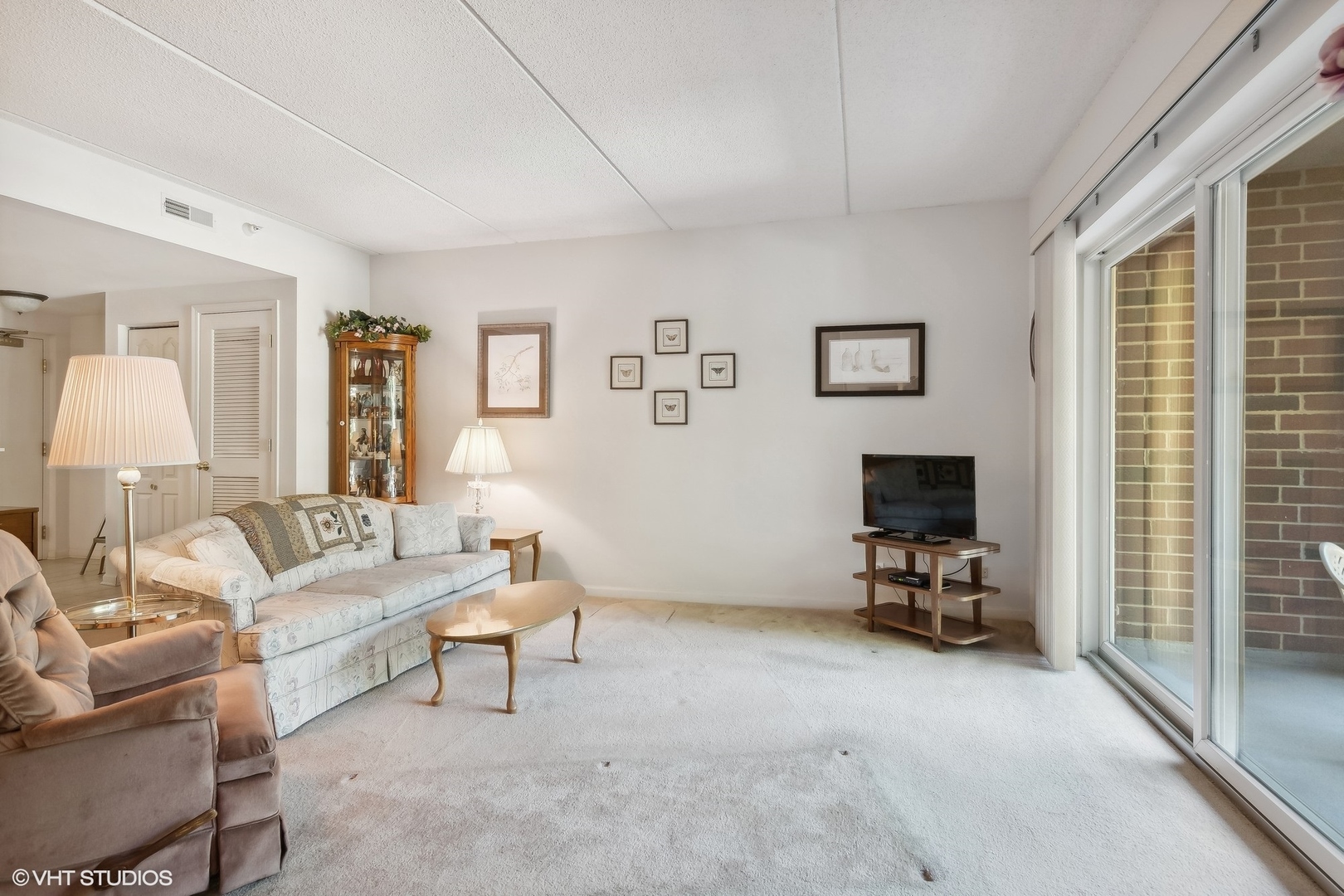 111 N Larch Avenue Unit: 208